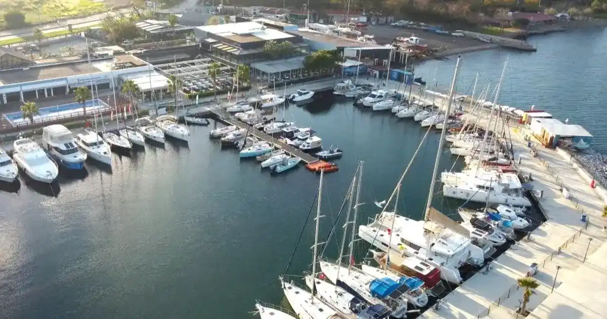 İzmir Marina’da pop klasikleri
