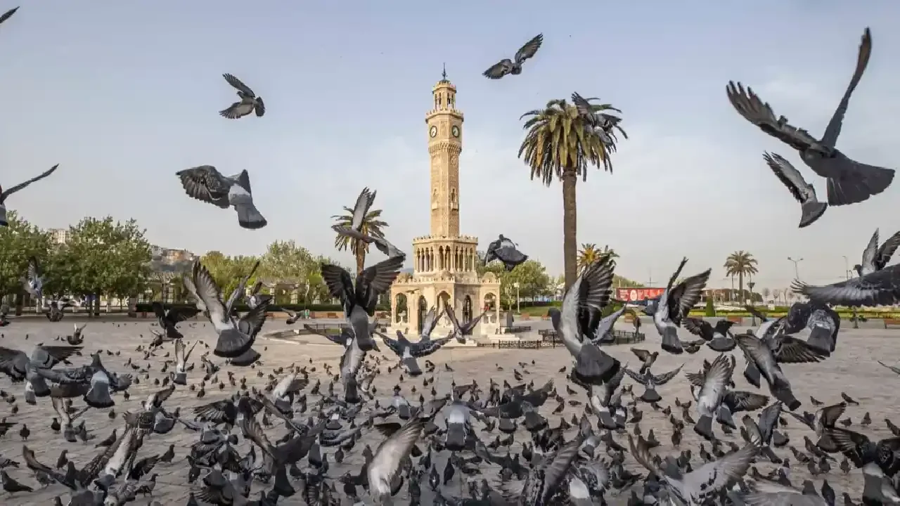İzmir Saat Kulesi 125 yıldır zamana tanıklık ediyor