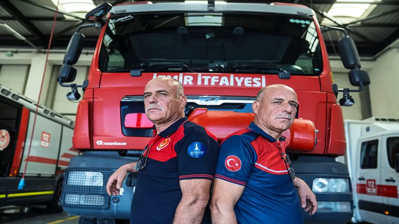 İzmirli ikiz itfaiyeciler 33 yıldır omuz omuza
