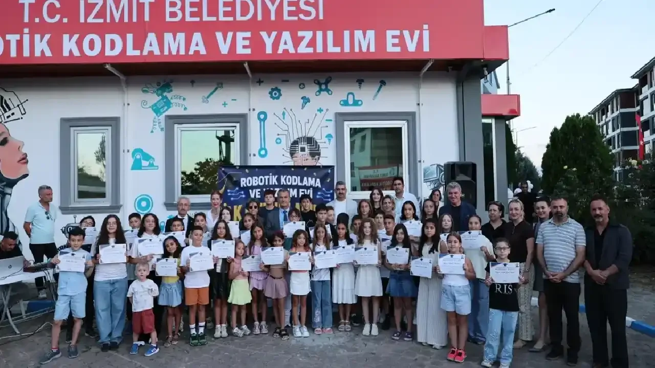 İzmit’in Robotik Mezunları Dijital Geleceğe Açıldı