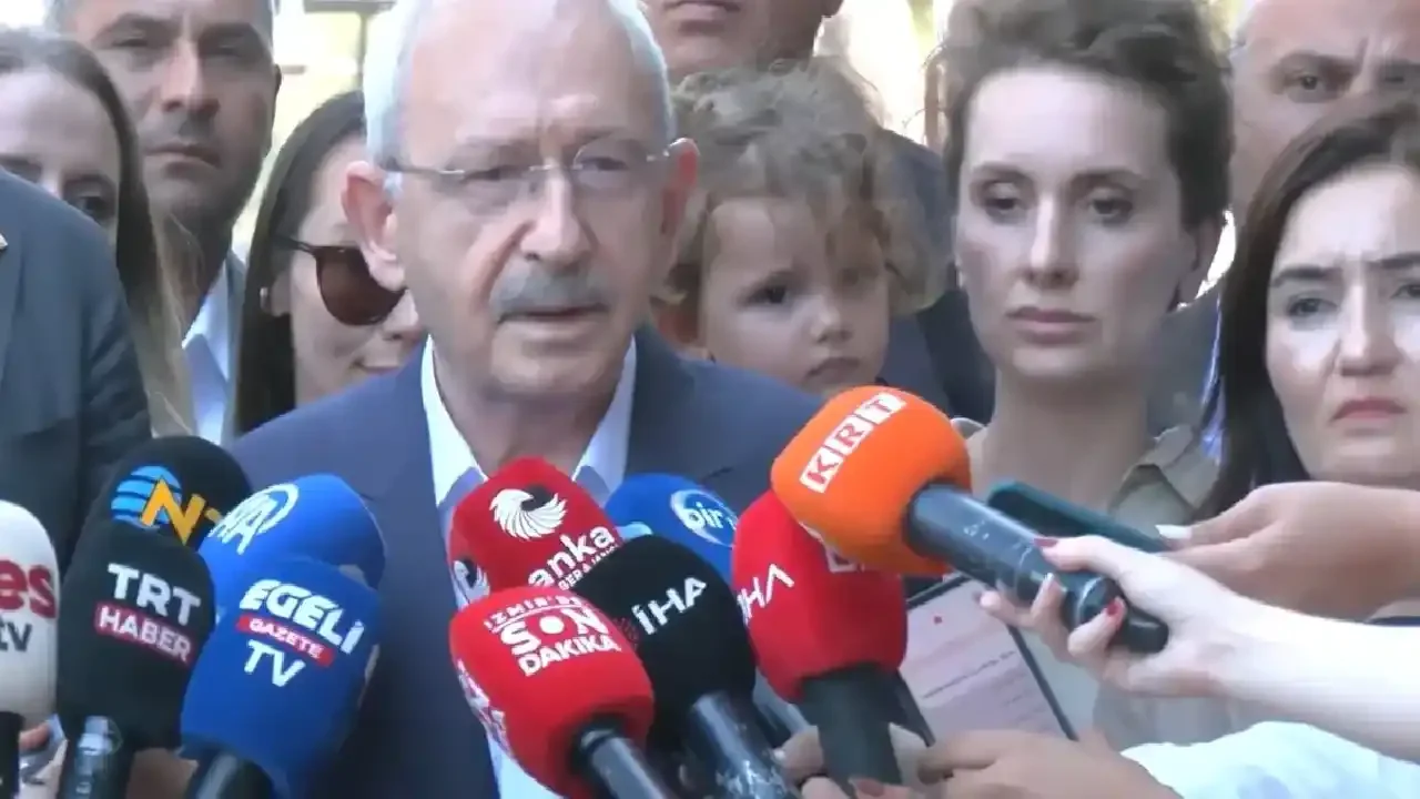 Kılıçdaroğlu’ndan Buca Cezaevi önünde dikkat çeken mesaj... İddianame bir an önce yazılmalı!