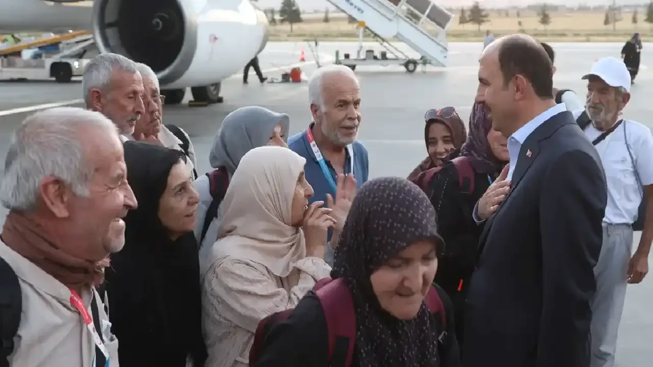 Konya’da Vefa Umresi İlk Kafilesi Duygu Dolu Dönüş