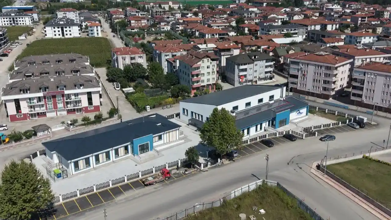 Sakarya Arifiye’de Gençlik Merkezi ve Yüzme Havuzu tanıtıldı