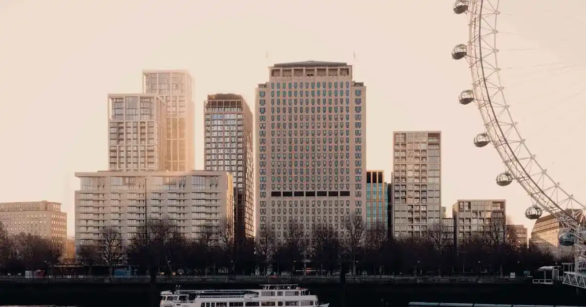 South Bank’ın nehir kıyısı yaşamını tamamlayan modern bir başyapıt: SEVEN