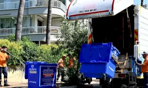 Antalya Muratpaşa'da konteynerler temizleniyor