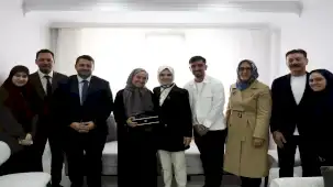 Bakan Göktaş yeni evli çiftin misafiri oldu