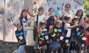Çocuklar kendi çantalarını tasarladı