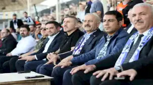 Gebze belediye başkanı Zinnur Büyükgöz maçı izledi