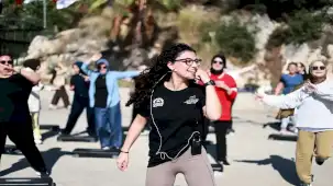 Gebze'de kadınlar sahilde sporla buluştu