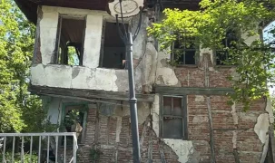 Gölcük'te riskli metruklarda yıkıma devam