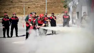 İzmir'deki hastanede gerçeği aratmayan itfaiye tatbikatı