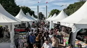 İzmir'deki kitap fuarına kitapseverlerden yoğun ilgi
