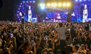 İzmir Enternasyonal Fuarı’nda Yıldız Tilbe rüzgarı esti