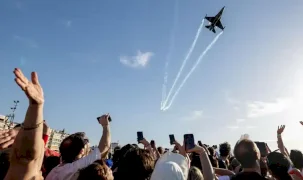 İzmir’de kurtuluş coşkusu havada ve karada yaşandı