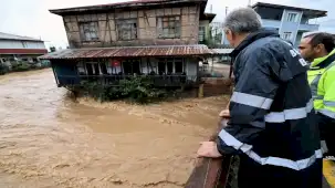 Karasu'da sel felaketi: Başkan Alemdar incelemelerde bulundu