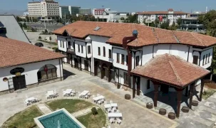Malatya’da kerpiç evler “Bi’Mekan” olarak yeniden hayat buluyor