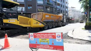 Maltepe'de yıpranan sokaklar asfaltla yenileniyor