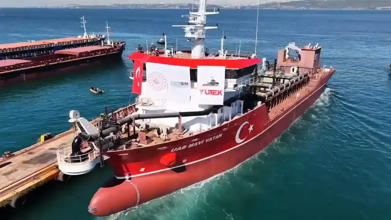 Türkiye'nin ilk yerli emici tarama gemisi suya indirildi