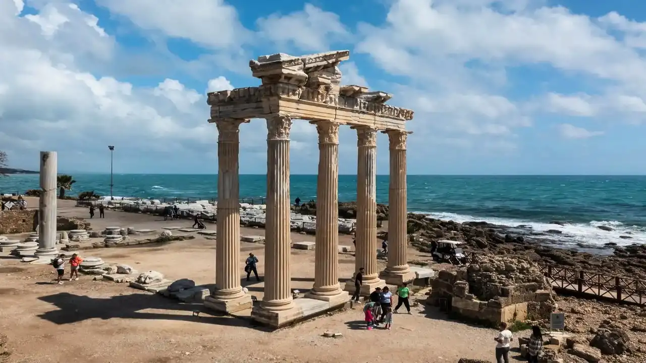 'Türkiye turizmini dört mevsime yaymak için çalışıyoruz'