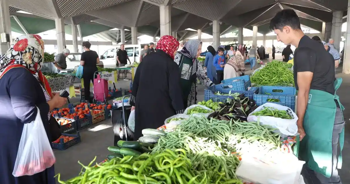 Meram'da yerli ürün pazarı, üretici ile tüketiciyi doğrudan buluşturuyor