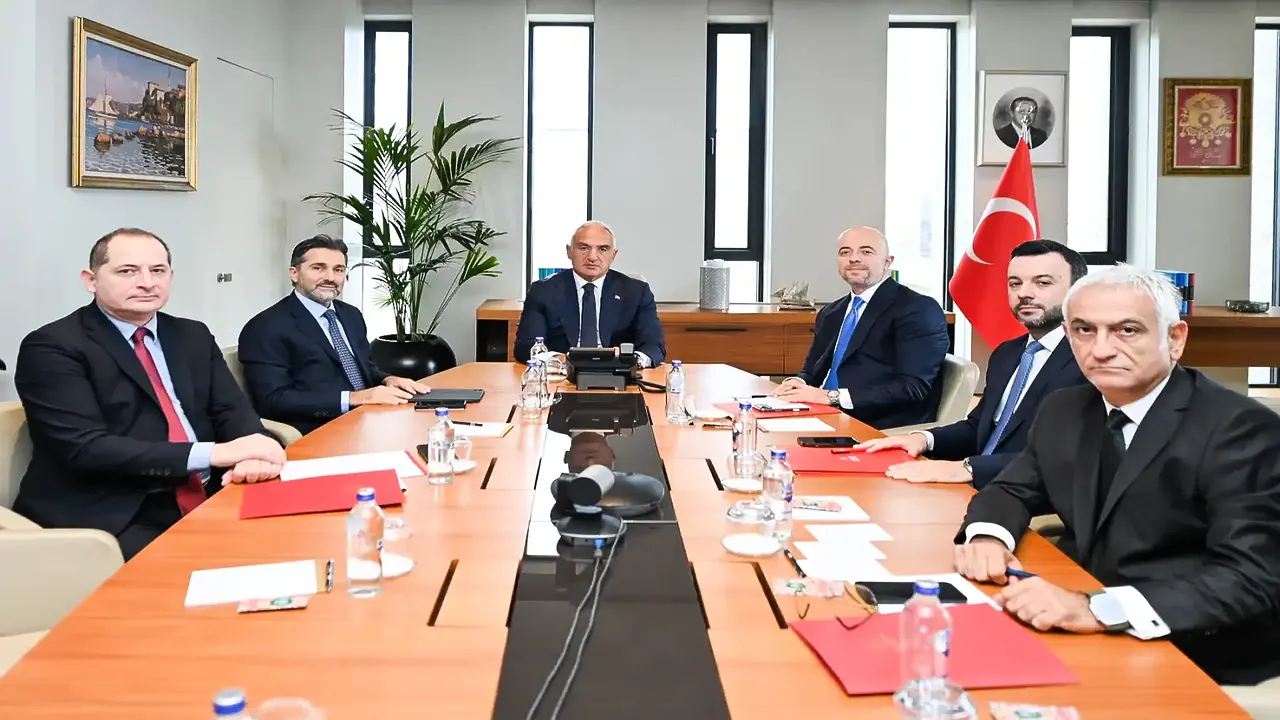 Bakan Ersoy ve THY yönetiminden turizm zirvesi