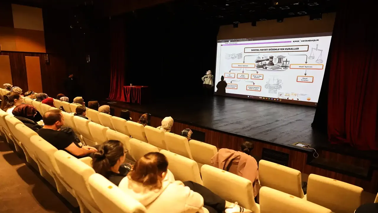 Sakarya'da KPSS ön lisans adayları sınav bilgilerini tazeledi